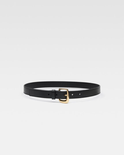 La ceinture Ovalo/“J" buckle belt.